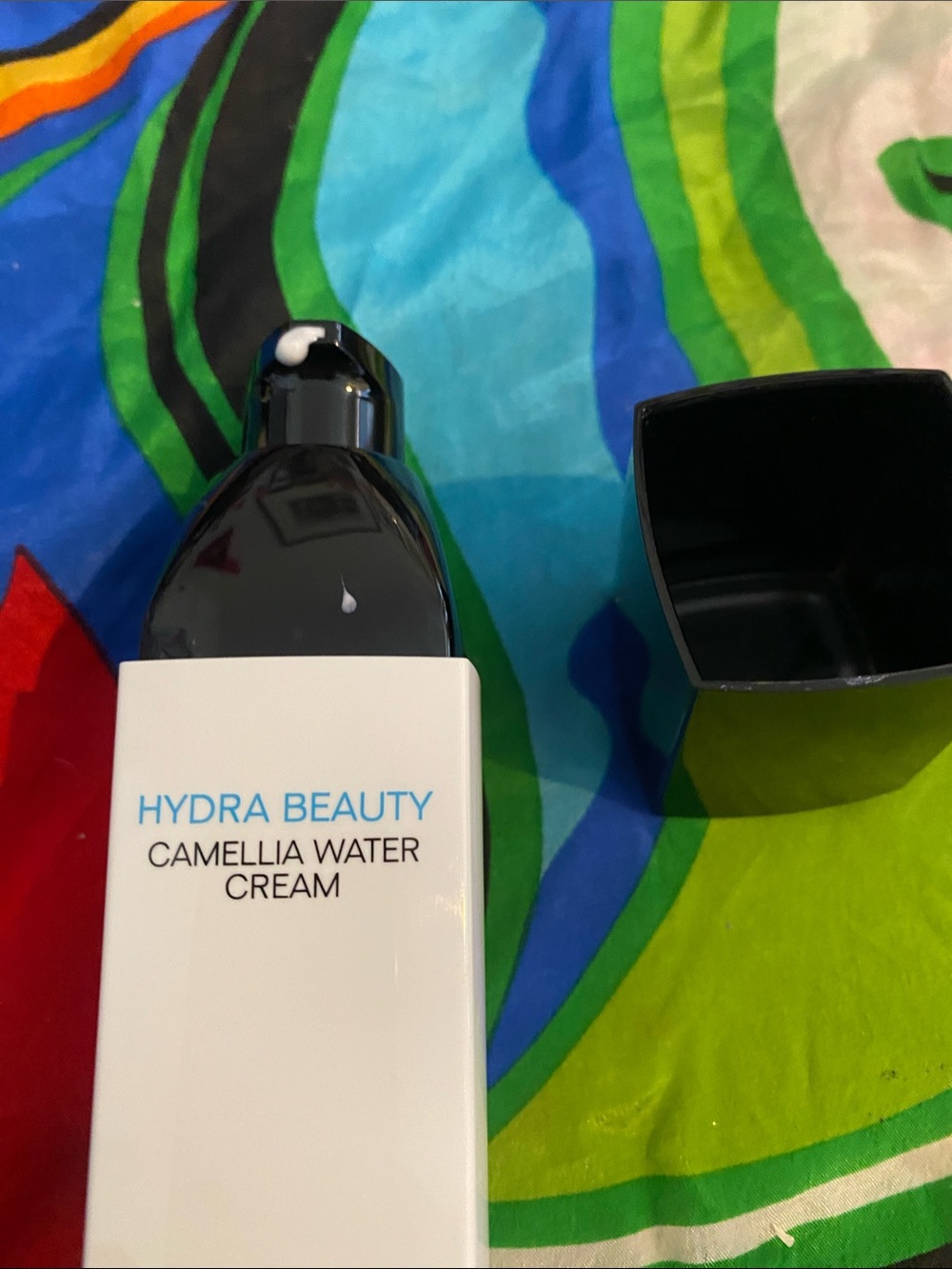 CHANEL Hydra Beauty Camellia Water Cream — White with Black Accents - Picture 4 of 5